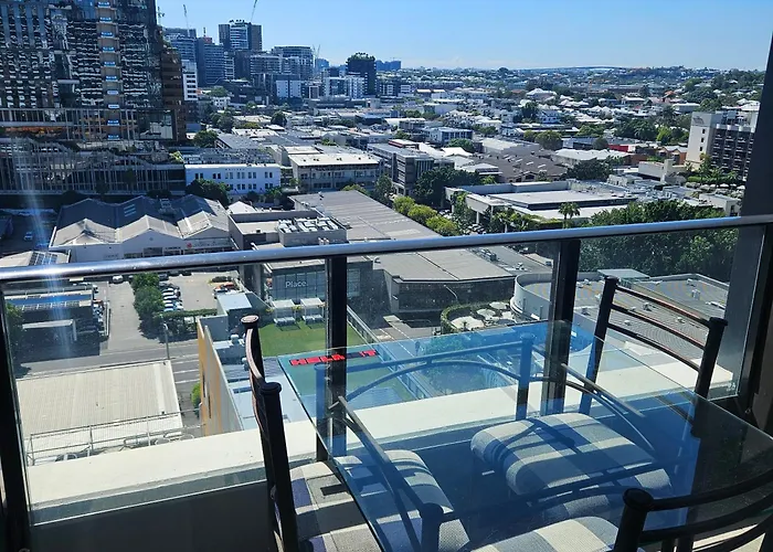Private Bedroom & Bathroom In Shared Inner Brisbane Apartment